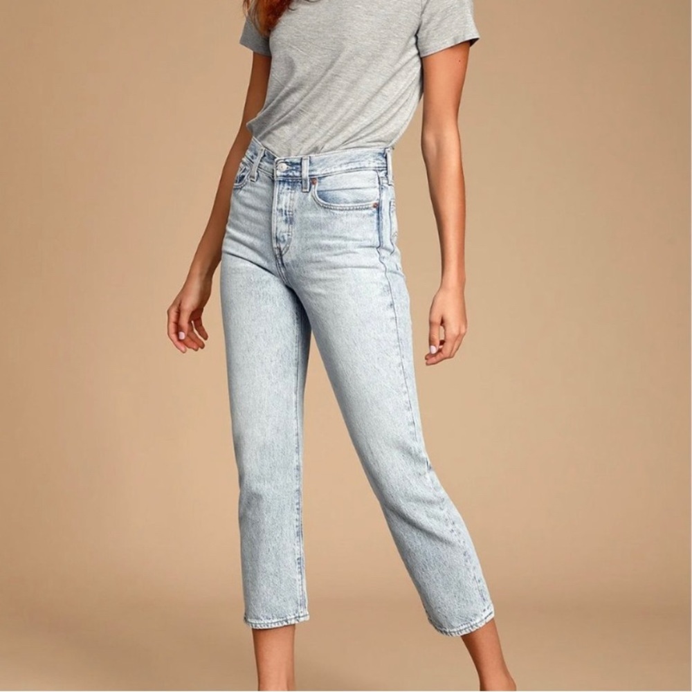 LEVI’S Wedgie Icon Jean High Rise Button Fly light‎ wash 28